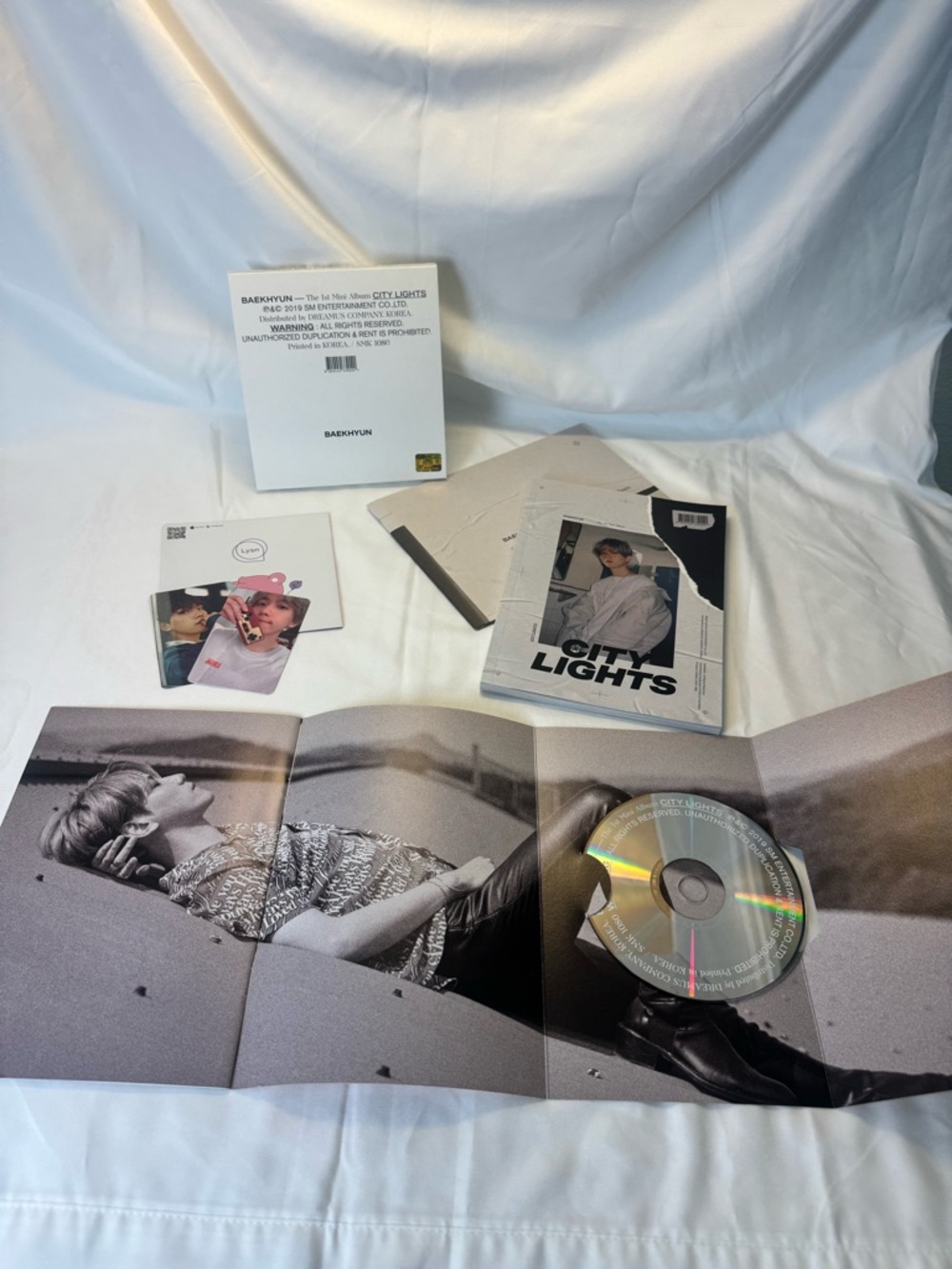 Baekhyun CITY LIGHTS 1st Mini Album CD and Poster - Picture 12 of 16